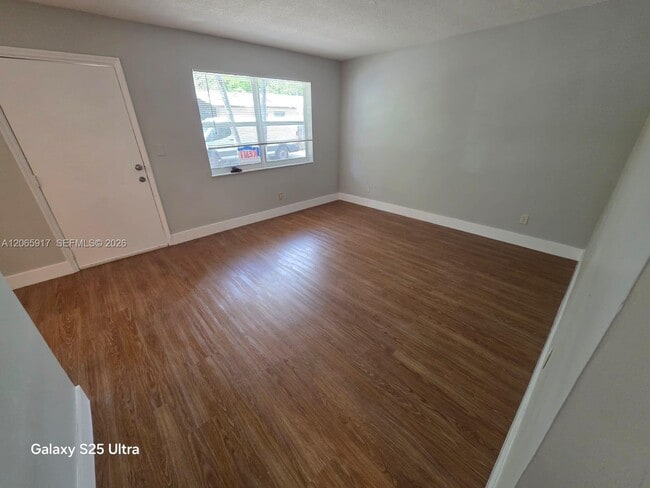 Building Photo - 4732 SW 33rd Ave