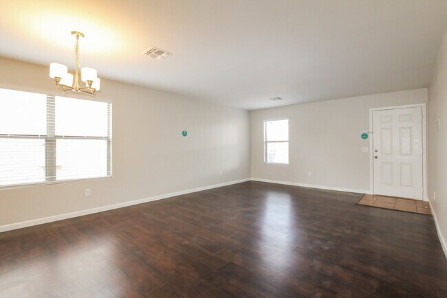 Building Photo - 11621 W Bloomfield Rd