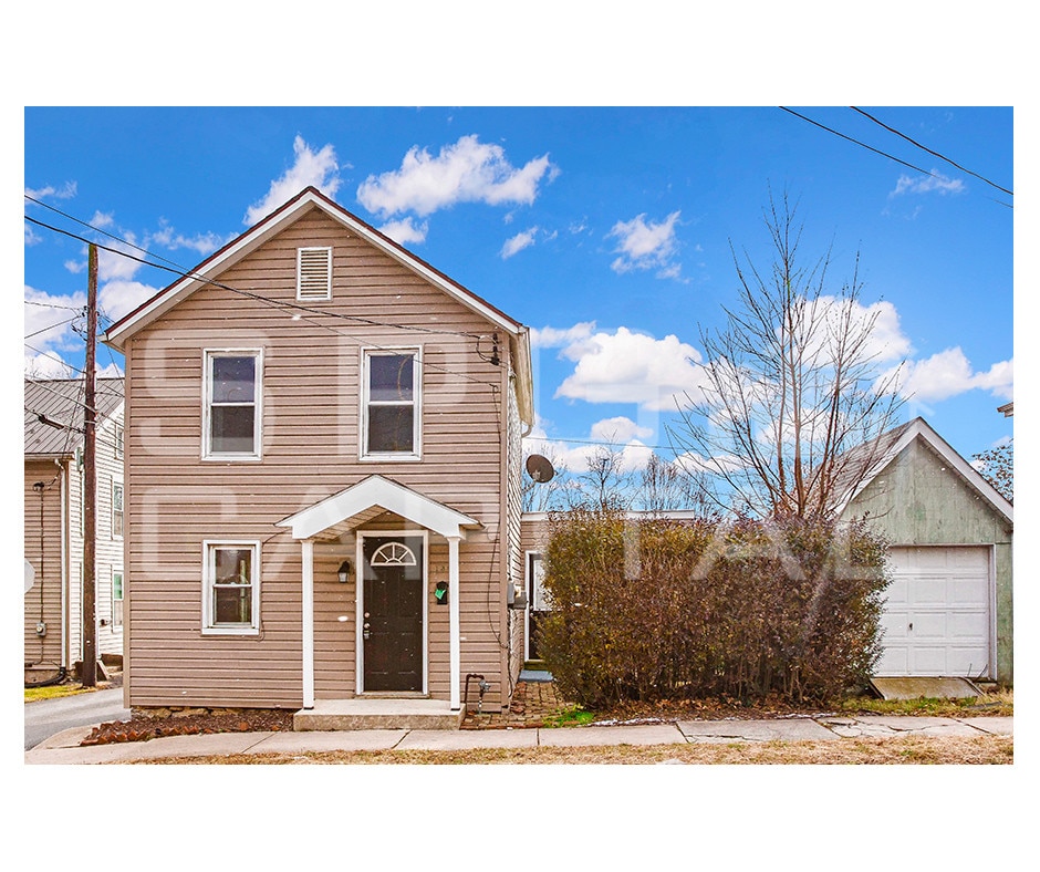 138 E South St, Chambersburg, PA 17201 House Rental in Chambersburg