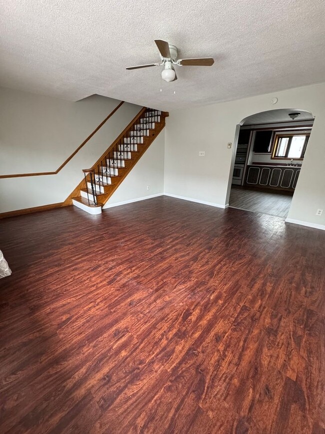 Building Photo - Spacious 3BR House Available for Rent