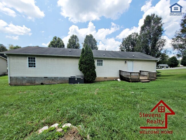 Building Photo - 2314 Lake Pointe Dr