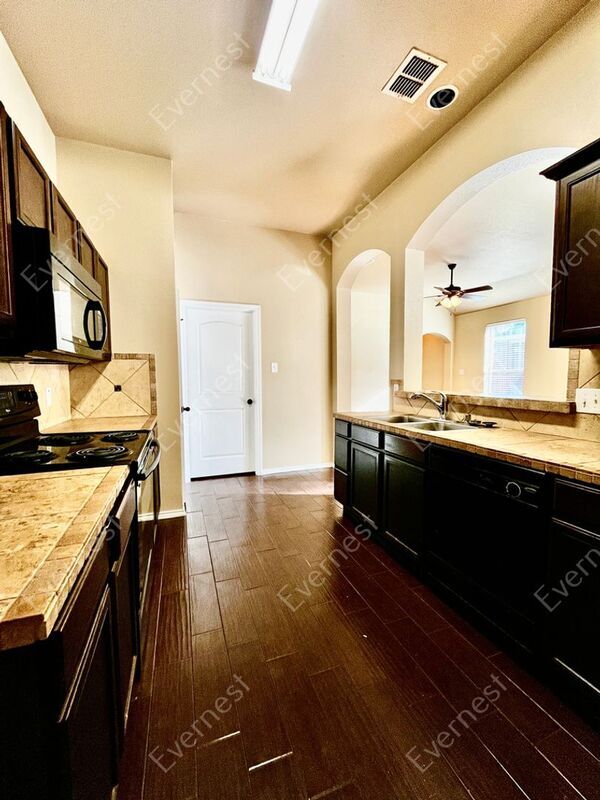 1335 Piedmont Dr, Mansfield, TX 76063 Condo for Rent in Mansfield, TX
