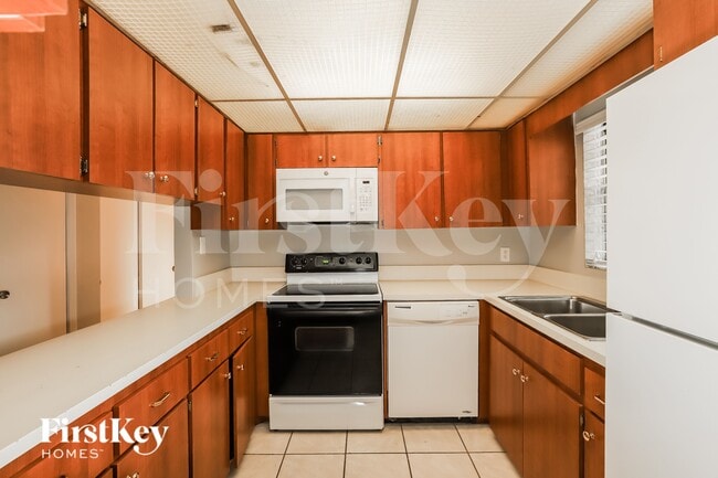 Foto del edificio - 5860 Cedar St NE