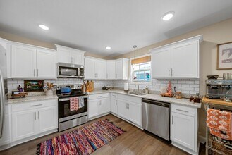 Building Photo - 1688 Heritage Dr