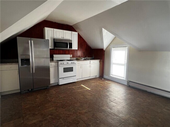 Building Photo - 165 Whittier Ave