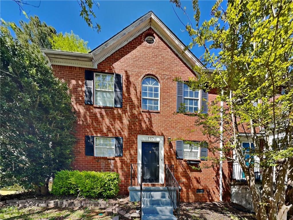 Foto principal - 107 Bridge View Dr