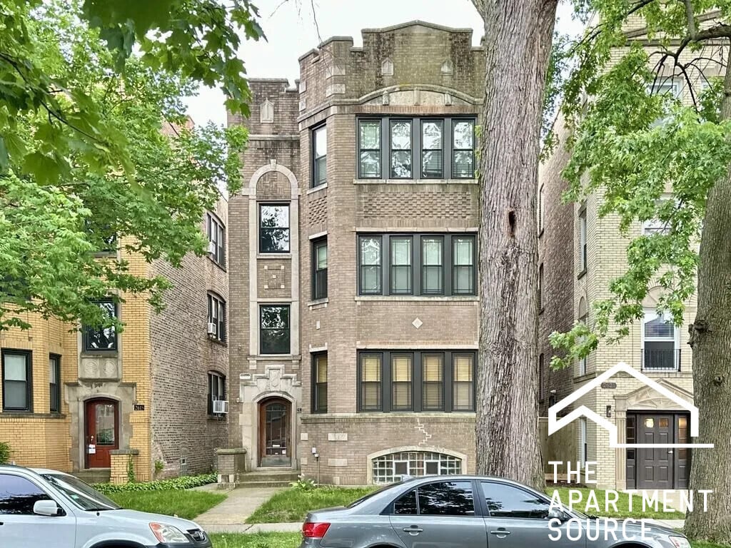 Primary Photo - 2619 W Greenleaf Ave