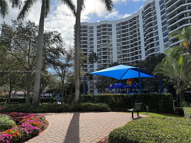 Foto del edificio - 3530 Mystic Pointe Dr