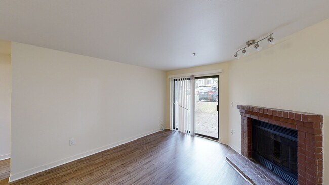 Interior Photo - Crown Pointe