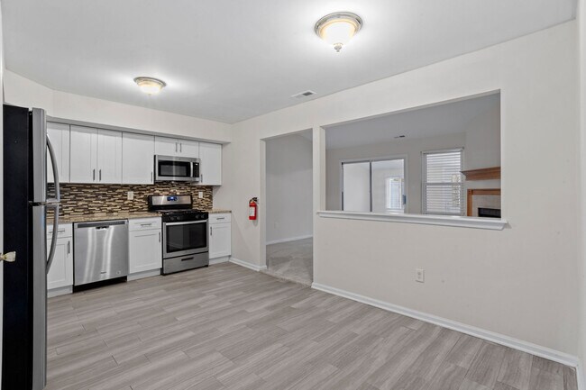 Building Photo - 144 Shoreline Dr