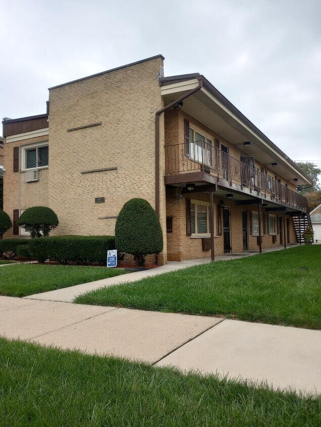 Primary Photo - 8633 S Maryland Ave