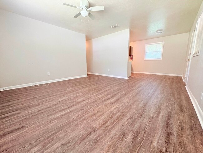 Building Photo - 3515 Falcon Dr