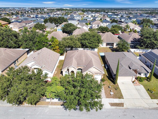 Building Photo - Move-In Ready Home with Open Layout and Op...