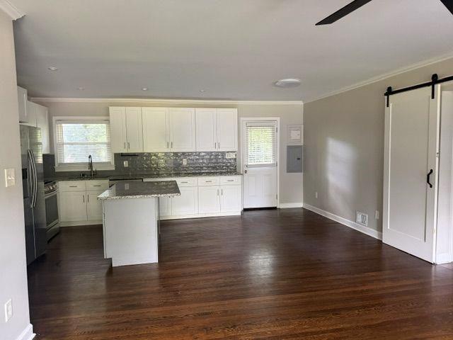 Building Photo - 3155 Beech Dr