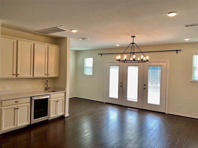 Foto del edificio - 8604 Cedardale Park Dr