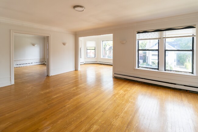 Foto del edificio - 6830 S Jeffery Blvd