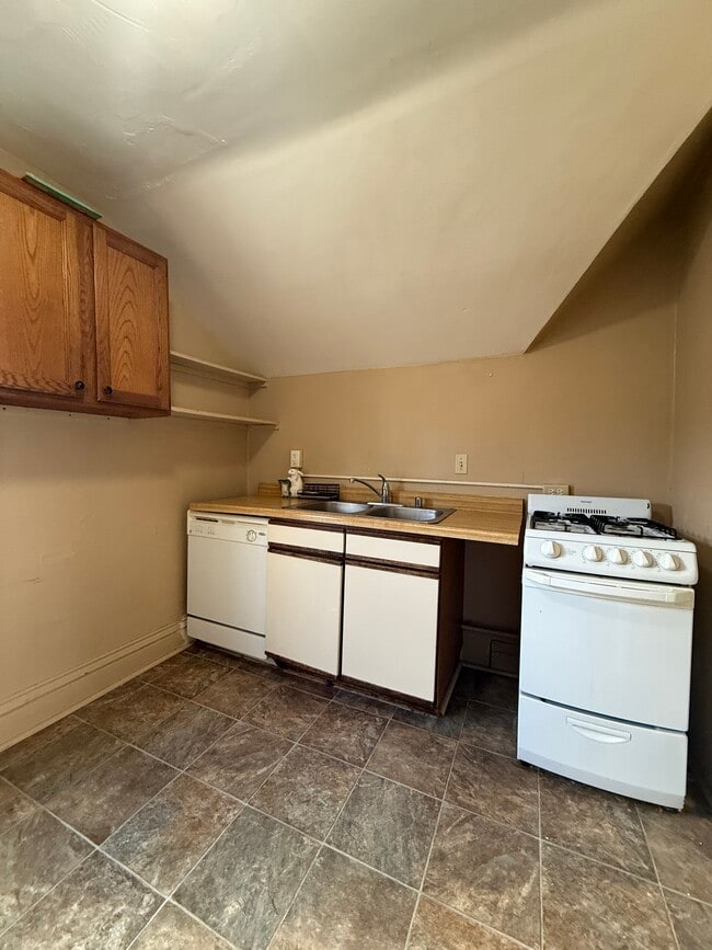 Building Photo - 114 S Blair St