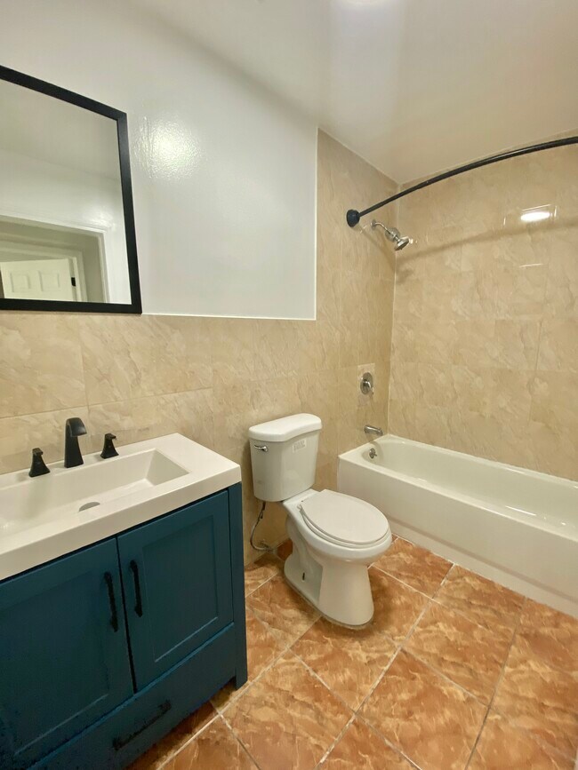 Foto del edificio - 796 E 165th St