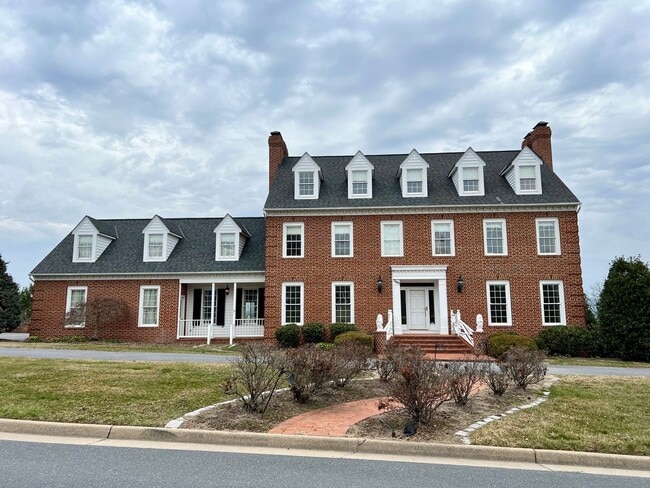 Building Photo - Beautiful 5 Bedroom, 7 Bathroom Home for R...