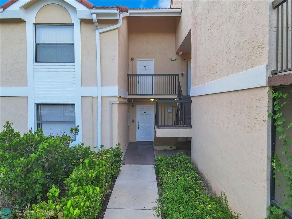 Primary Photo - 5681 Riverside Dr