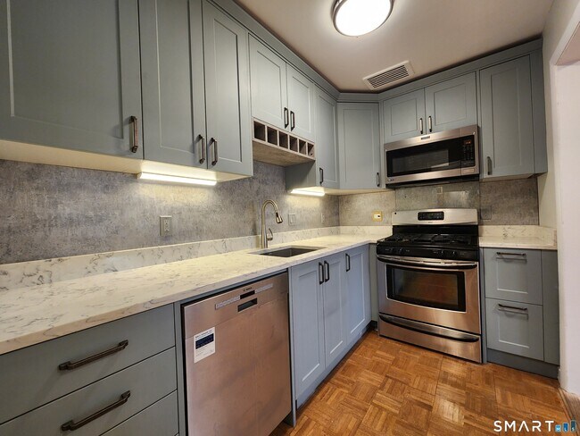 Foto del edificio - 22 North Lake Dr