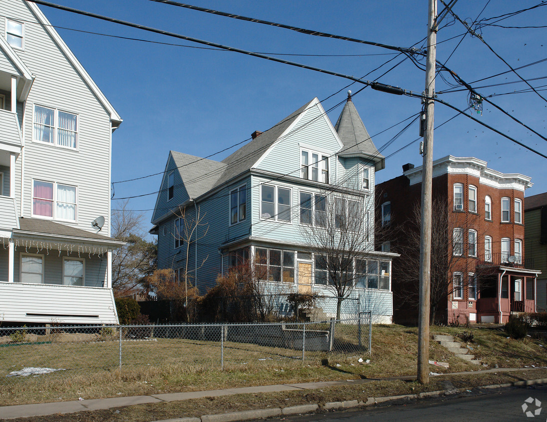 Building Photo - 42 Brown St