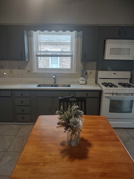 Foto del edificio - 827 Porter St