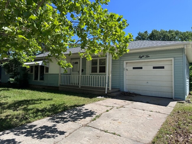 Building Photo - 810 N C St