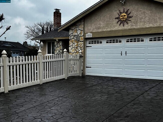 Building Photo - 758 Sequoia Dr