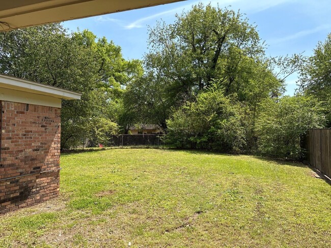 Building Photo - Newly Listed Home in Oakhaven