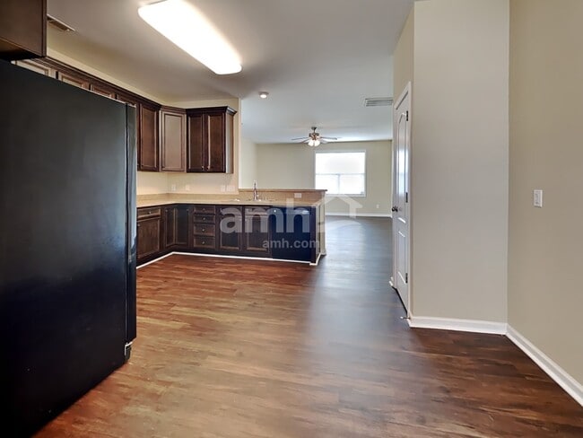 Foto del edificio - 7778 Discovery Rd
