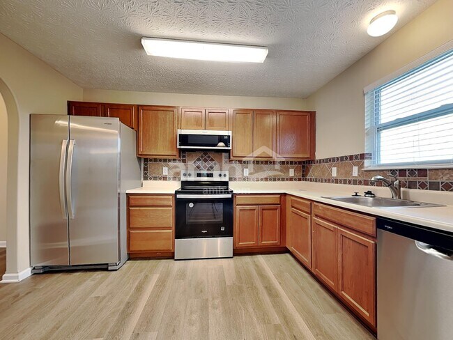 Building Photo - 5140 Jessica Suzanne Dr