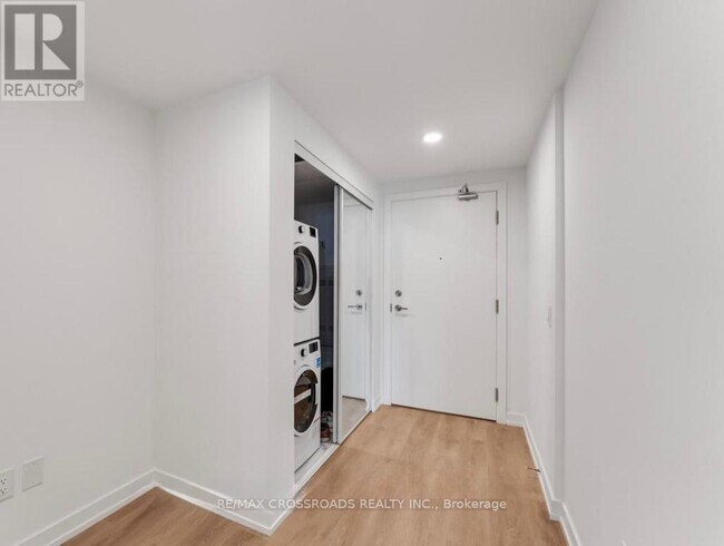 Photo du bâtiment - 1100 Sheppard Ave W