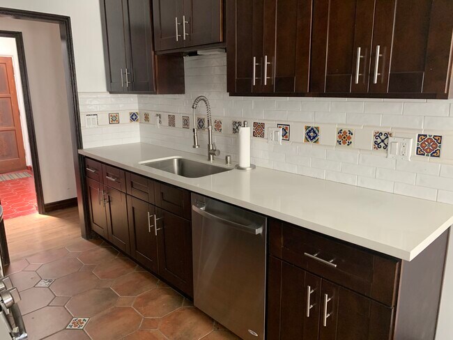 Cocina - 407 N Sierra Bonita Ave