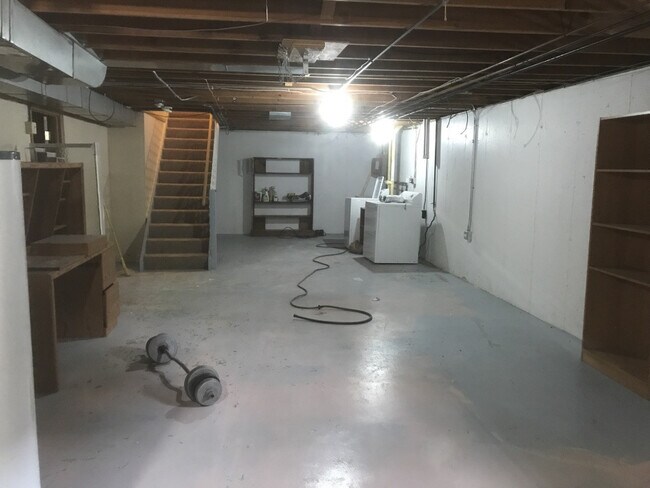 Building Photo - 510-512 Elm Street Duplex