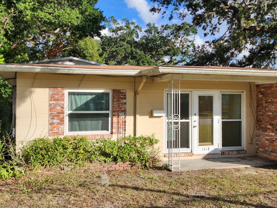 Foto principal - 1217 N Fern Creek Ave