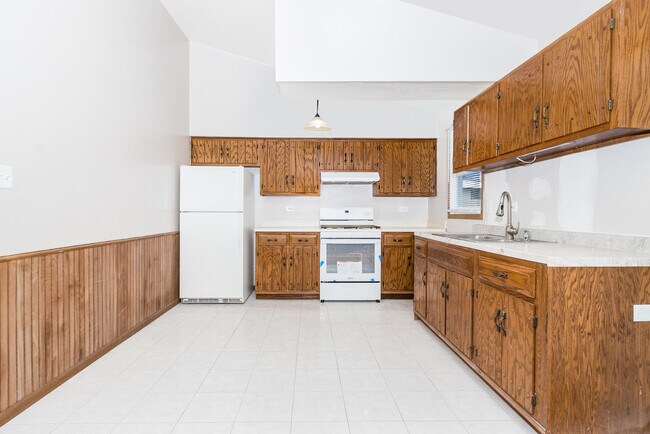 Building Photo - 960 Leawood Dr