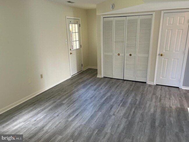 Building Photo - 44120 Mistletoe Terrace