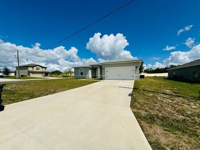 Foto del edificio - Charming 4 Bedroom, 2 Bathroom Home in Poi...