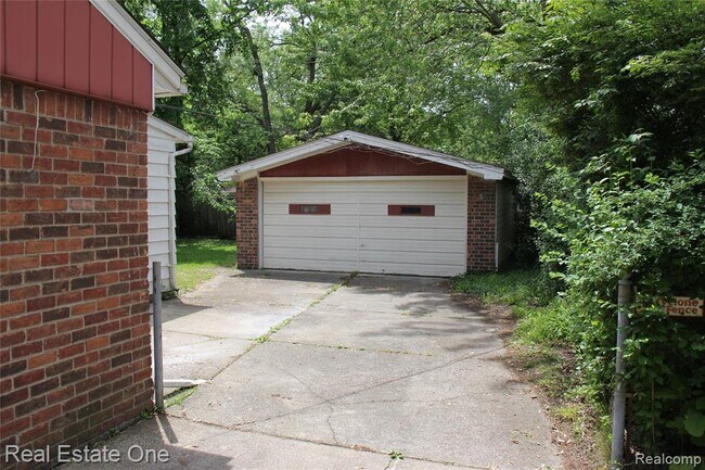 Building Photo - 28051 Stuart Ave