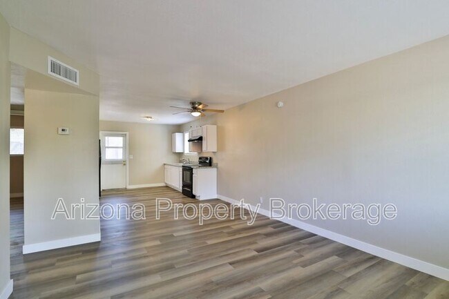 Foto del edificio - 2323 S College Ave