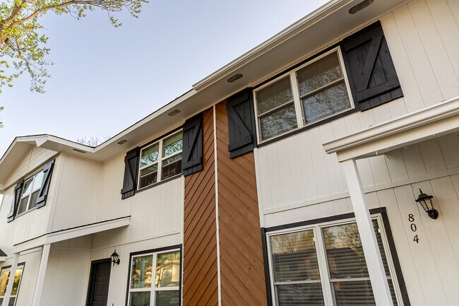 Building Photo - 804 Durham Pl
