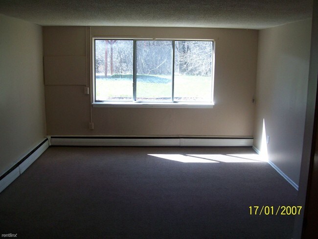 Building Photo - 1 br, 1 bath Apartment - G3209 W Court St