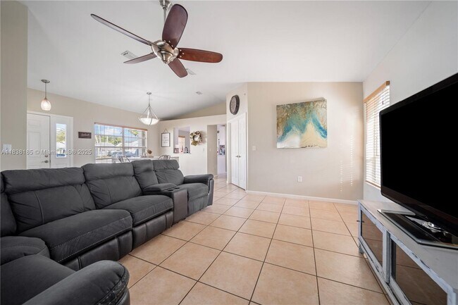 Foto del edificio - 2240 SE 6th Ct