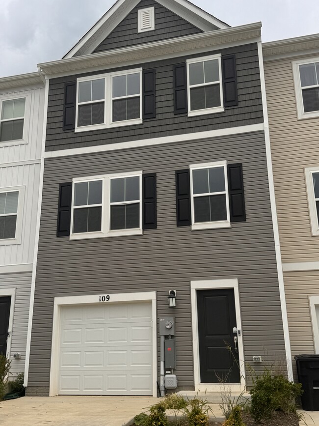 Building Photo - 109 Brashear Ct