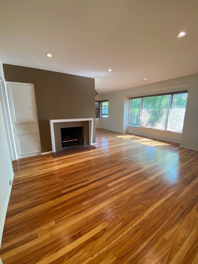 Building Photo - 248 Mockingbird Ln Building Photo - 248 Mockingbird Ln