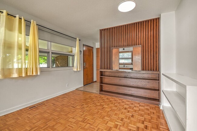 Building Photo - 1808 Sherwood Pl