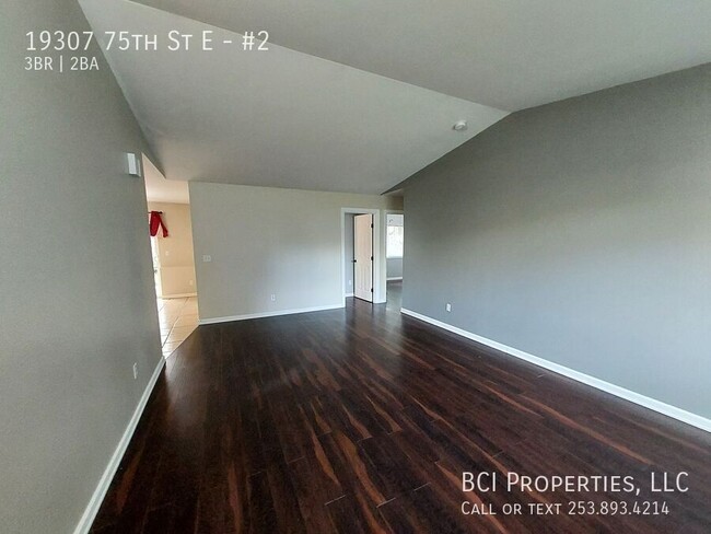 Building Photo - Beautiful 3 Bedroom Rambler Duplex in Bonn...