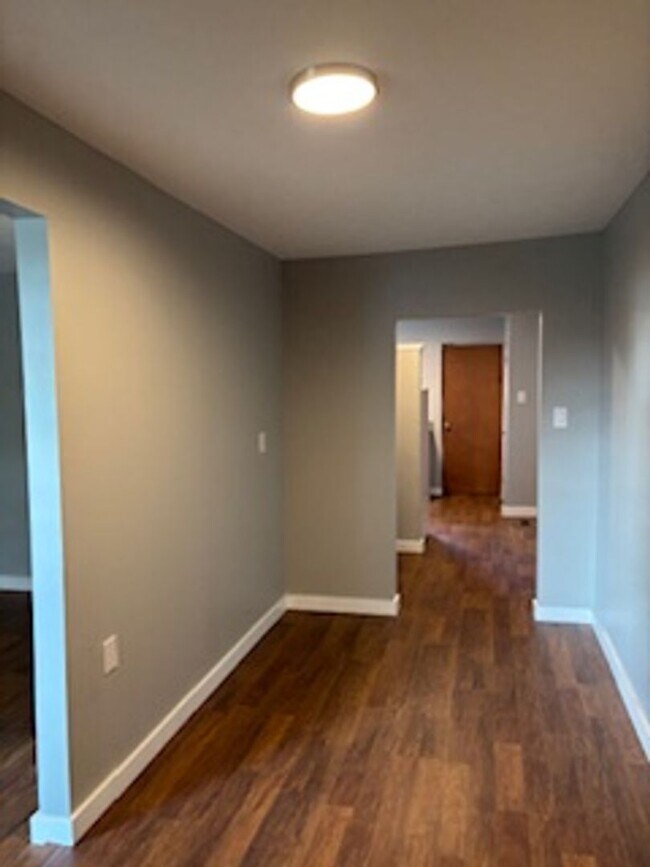 Foto del edificio - 3 BR Triplex in Martinsville