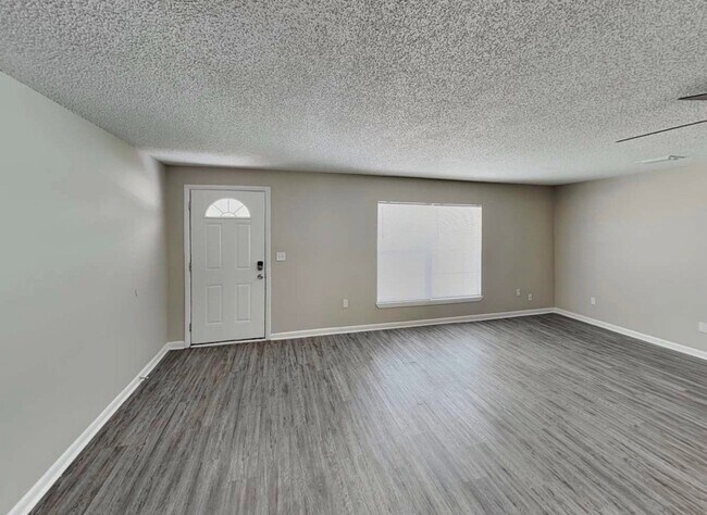 Foto del edificio - 6957 Magdelena Dr